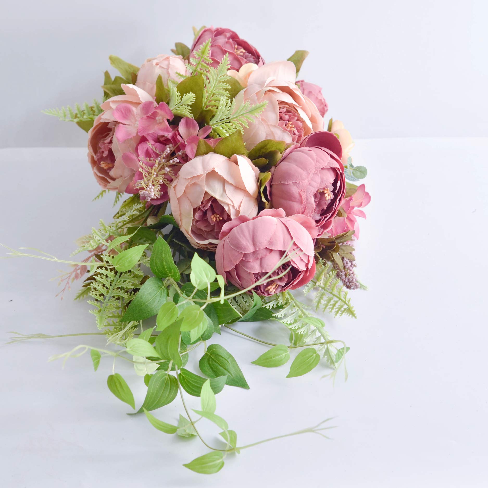 Amazon｜【豪華な芍薬のキャスケード ブーケ ダークピンク 】結婚式 前