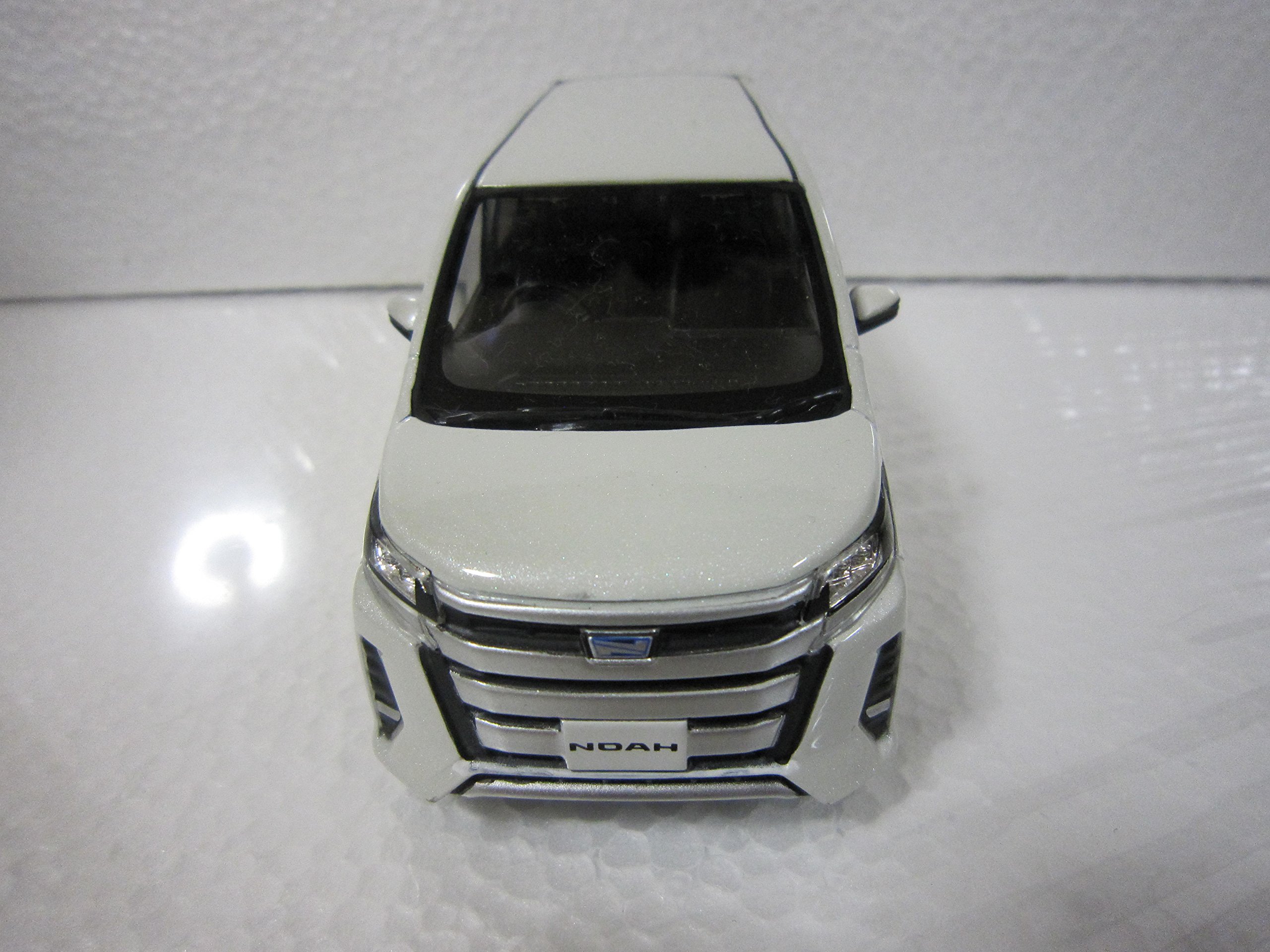 Amazon | トヨタ 1/30 オフィシャルミニカー 新型 ノア NOAH カラー