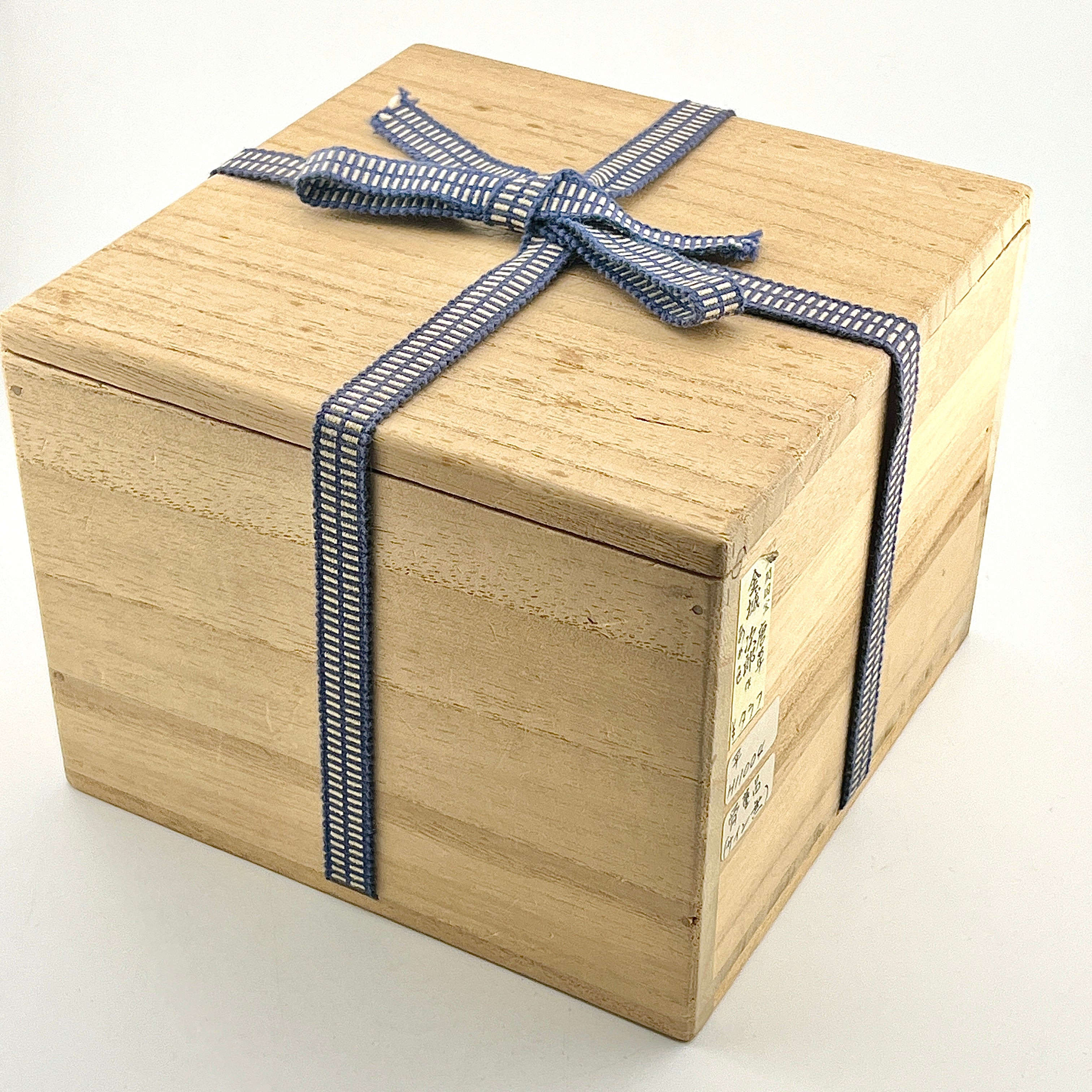 壺屋焼 人間国宝 金城次郎作 飴色唐草蓋物 – 生活民芸 なかむた ~Japan