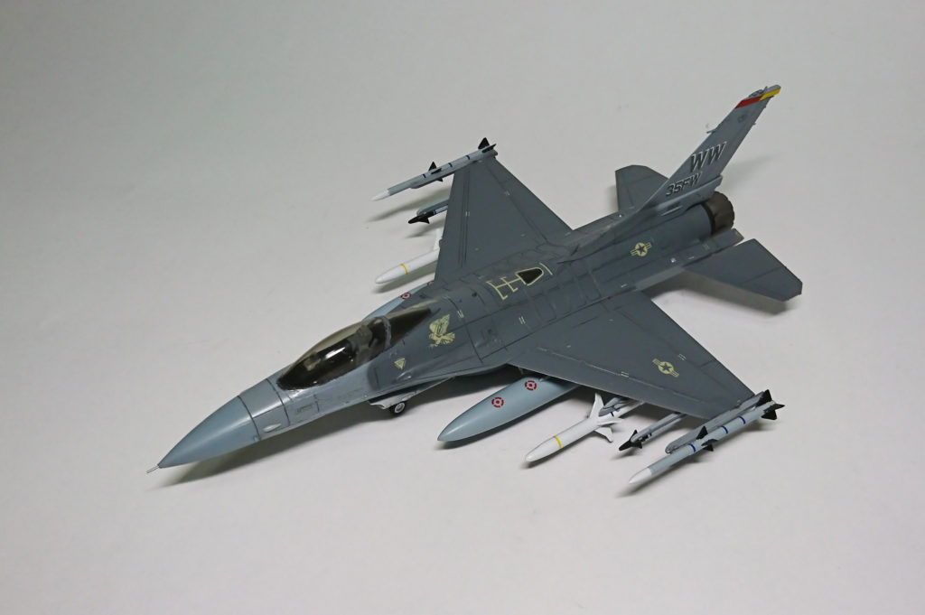 キットレビュー】ハセガワ 1/72 F-16 | Modelyard