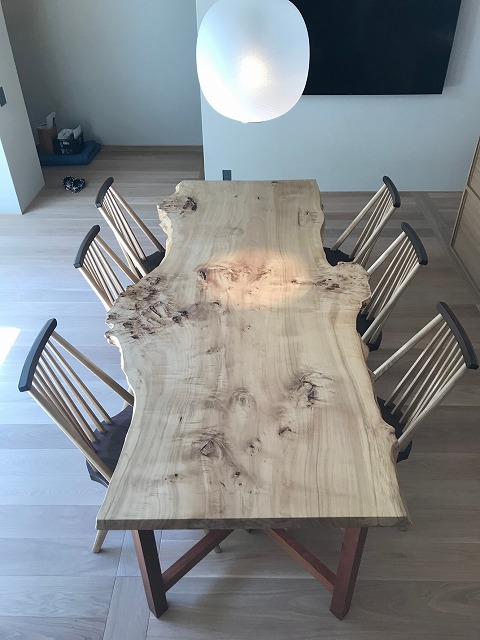 ポプラ一枚板ダイニングテーブル/ケヤキ一枚板テーブルをお届けしま