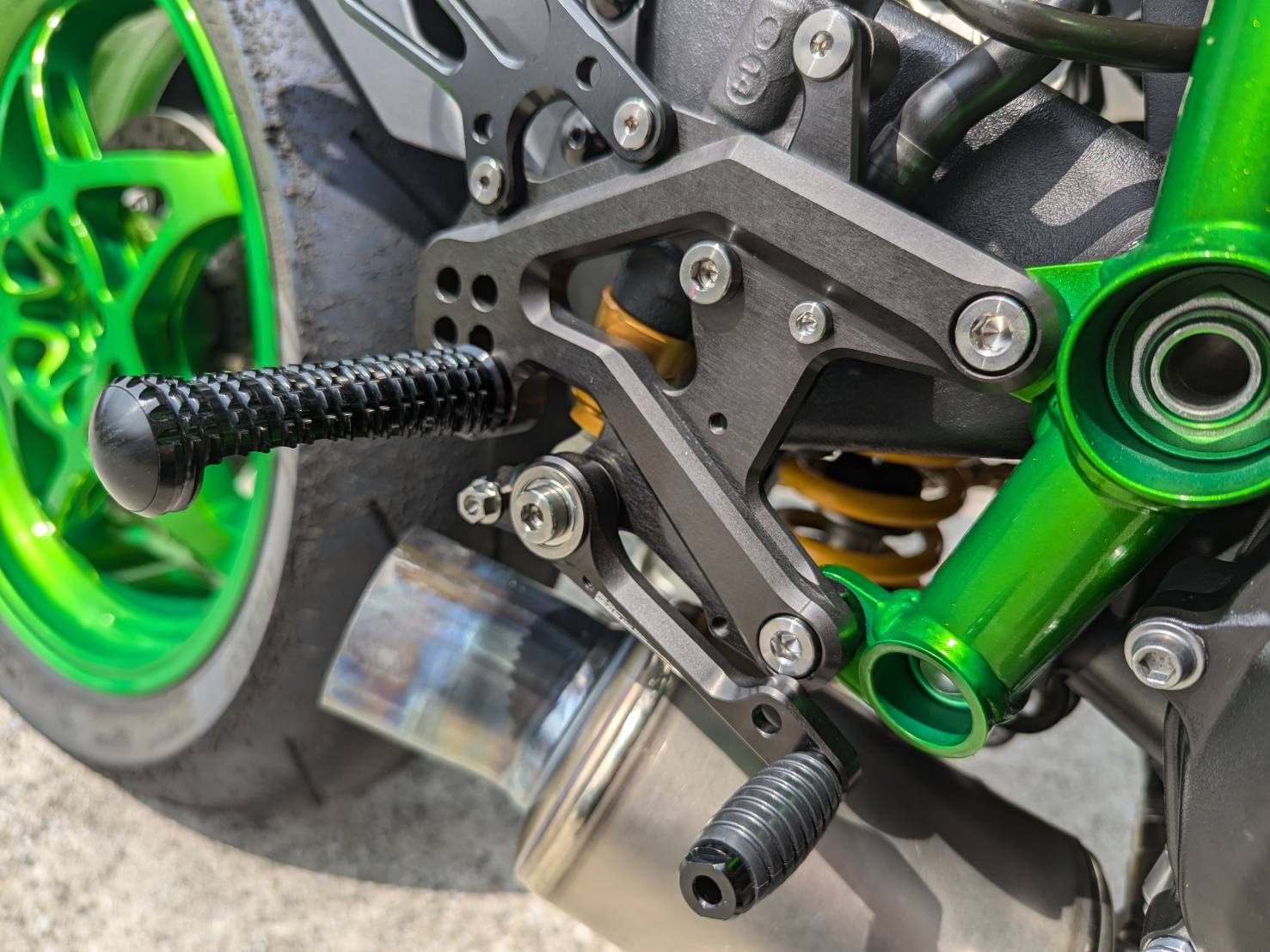 Ninja H2/R/CARBON '15-21 BabyFace リヤスプリングキット | モト