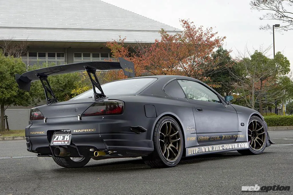 作り手のコダワリが見え隠れする漆黒のS15シルビア」至宝の2.2L改F1