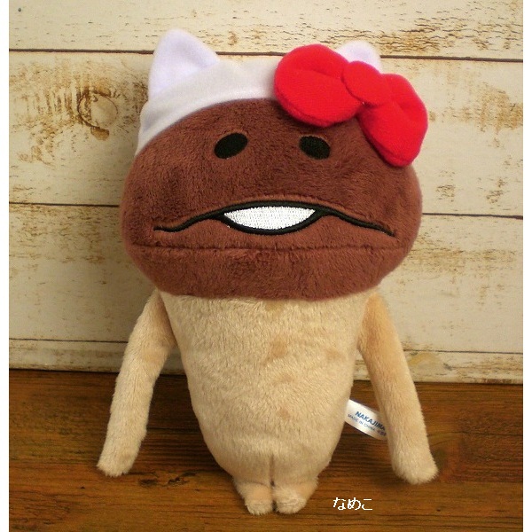 なめこ×ハローキティ ぬいぐるみ｜なめこぱらだいす☆なめこ公式サイト