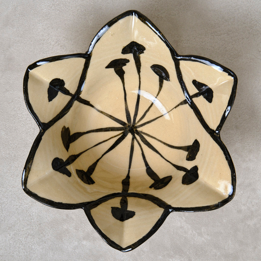 宮本 博 | 銹絵染付向付 百合形（清水焼・乾山写） | d.Agora – 菜じみ