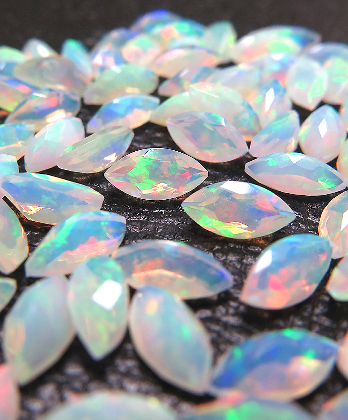 エチオピアンオパール（エチオピア・ウェロ州産）天然石ルース