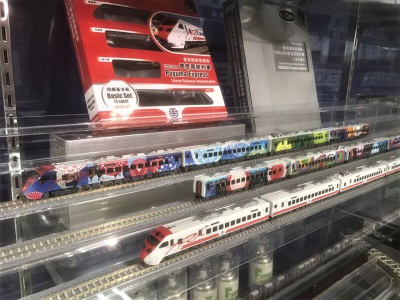 F MODELS 三鶯重工(サンイン重工) TEMU2000 普悠瑪號列車 台東彩繪色