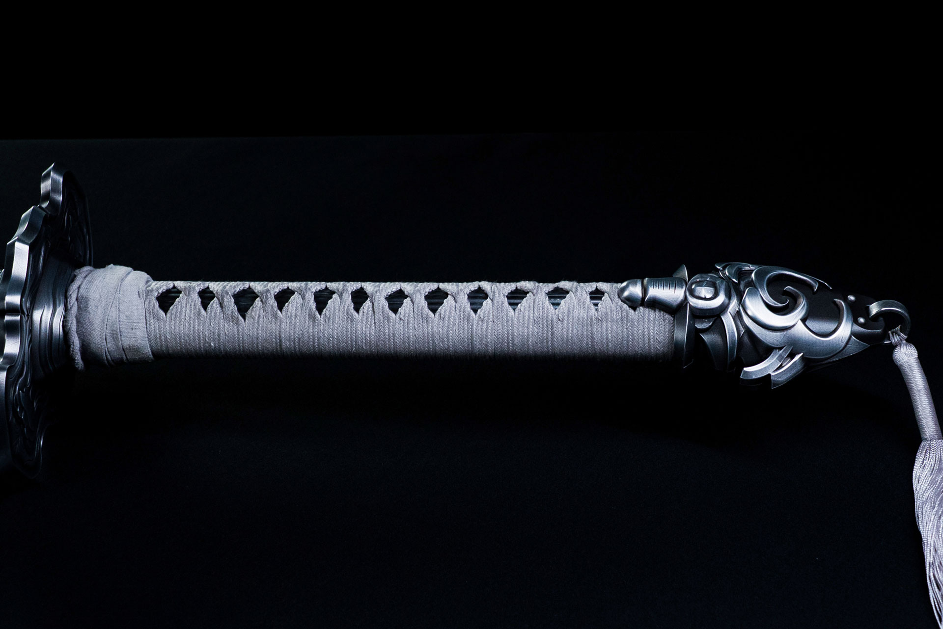 ニーア オートマタ』2Bの剣「白の契約」を“全長約139センチ”で再現した