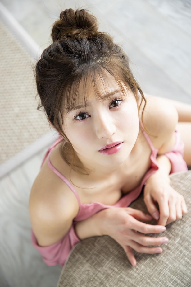 NMB48卒業後初の水着、人生初のランジェリー姿にも！ 素の谷川愛梨が