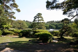 日本庭園「静勝園」Japanese Garden “Seisho-en” – 二宮家バラ園と日本