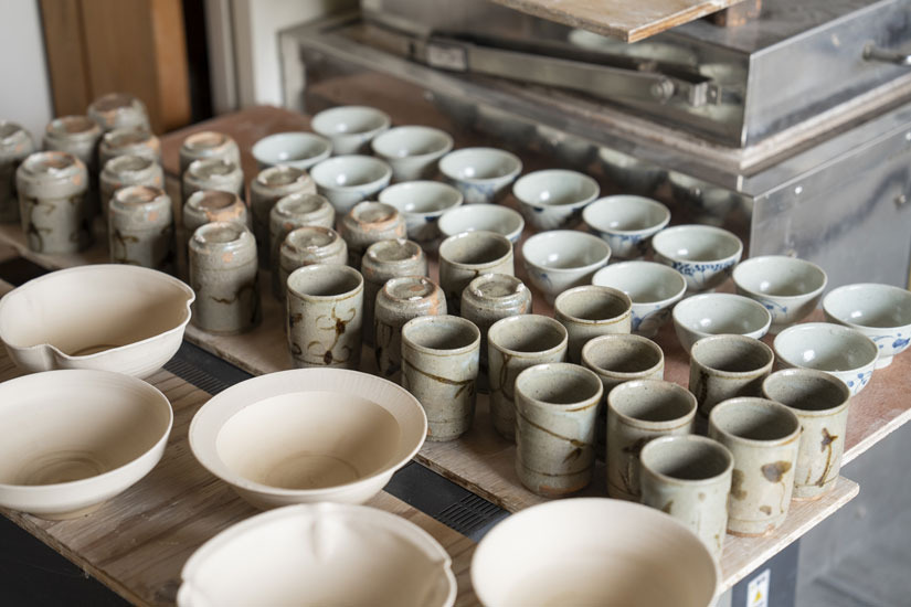 古い絵付けを、今の暮らしに寄り添う器に。「喜器窯」吉田崇昭さん