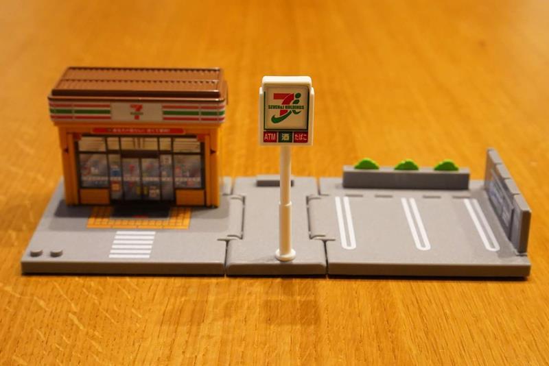 大人も欲しい！トミカタウンのセブンイレブンが最高！ - 新潟散財