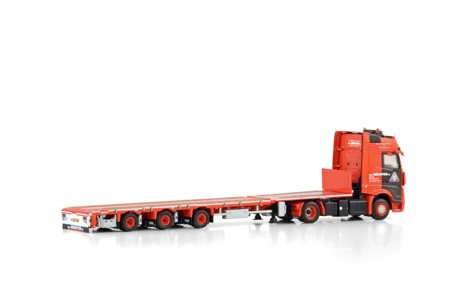 van Grinsven – Nooteboom Megatrailer 3-axle with Mercedes-Benz