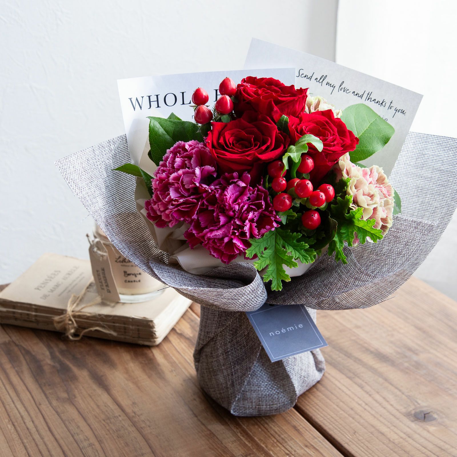 枯れないバラと生花のメッセージブーケ(L)/レッド | noemie（ノエミ）