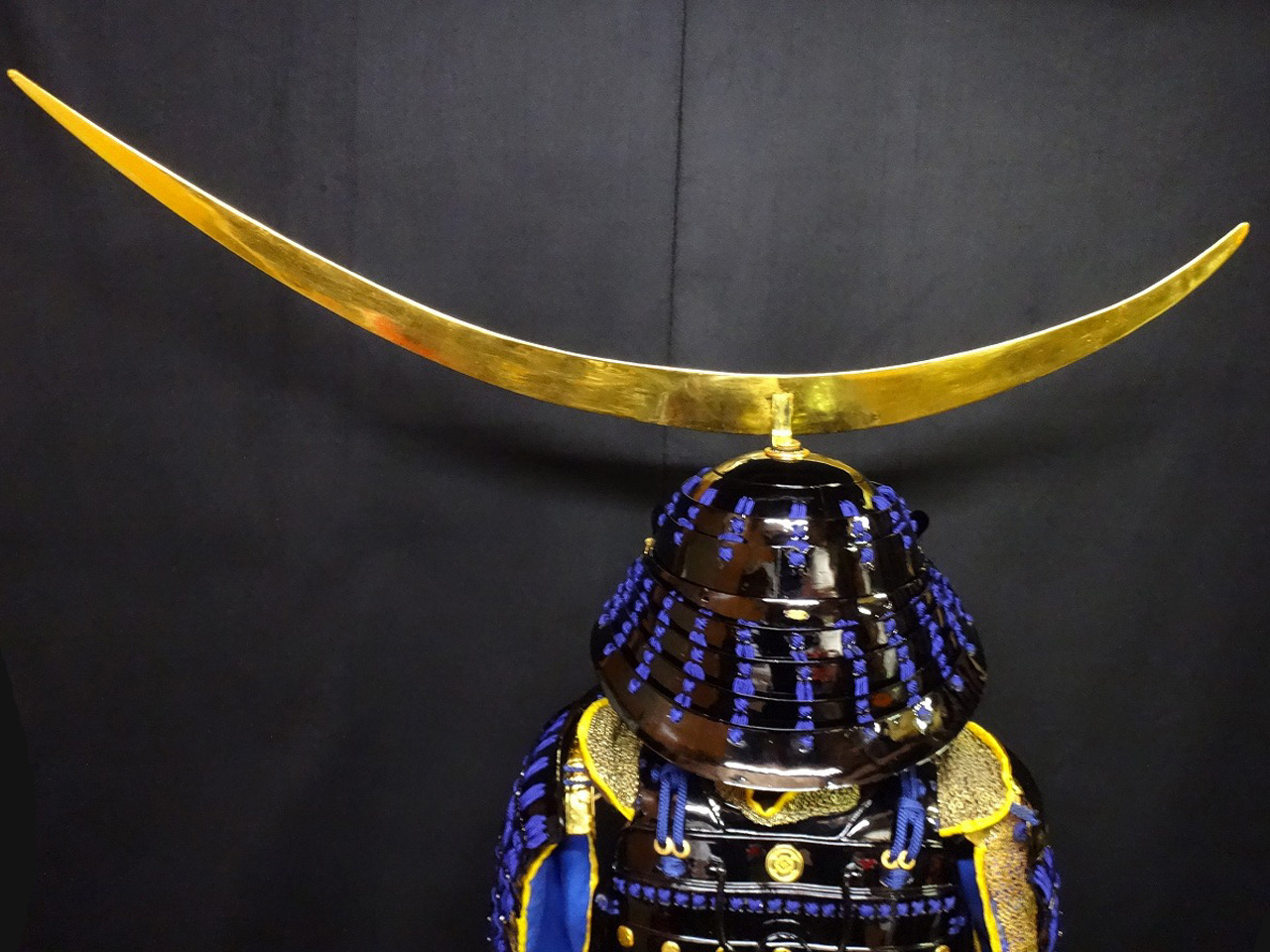 前立て 兜 弦月