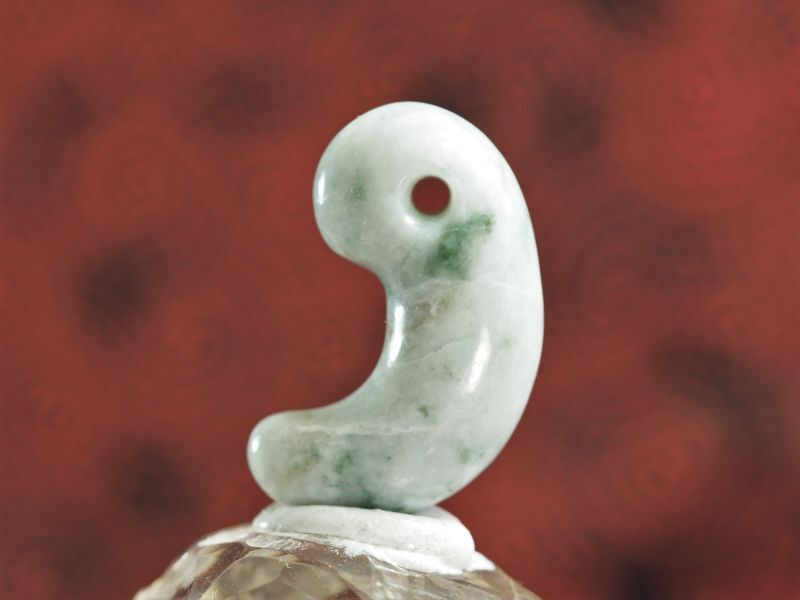 某古墳出土品実寸大複製・ヒスイ勾玉