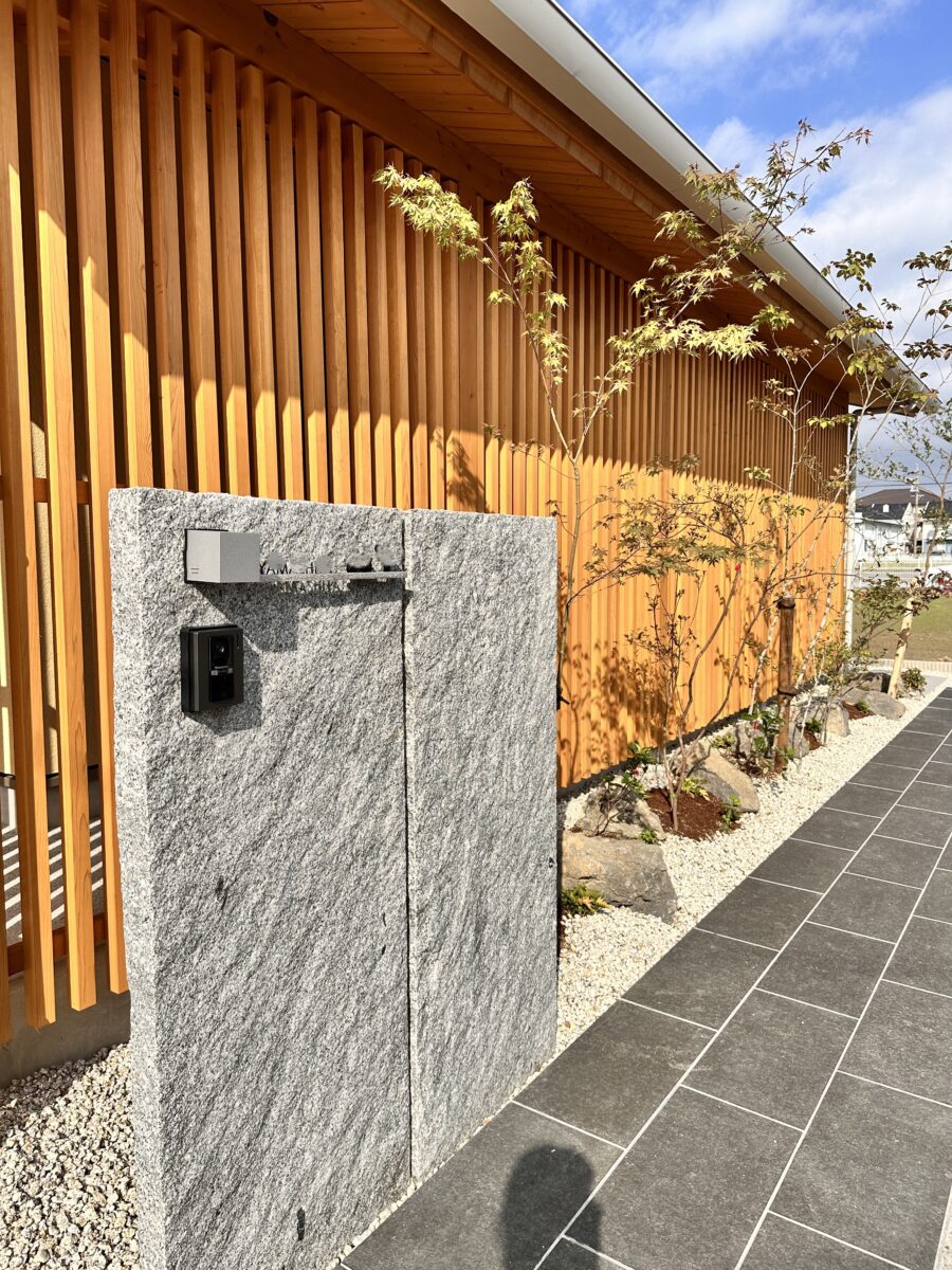 御影石の門柱｜オールドクラフト｜浜松市の外構・エクステリアのことなら！