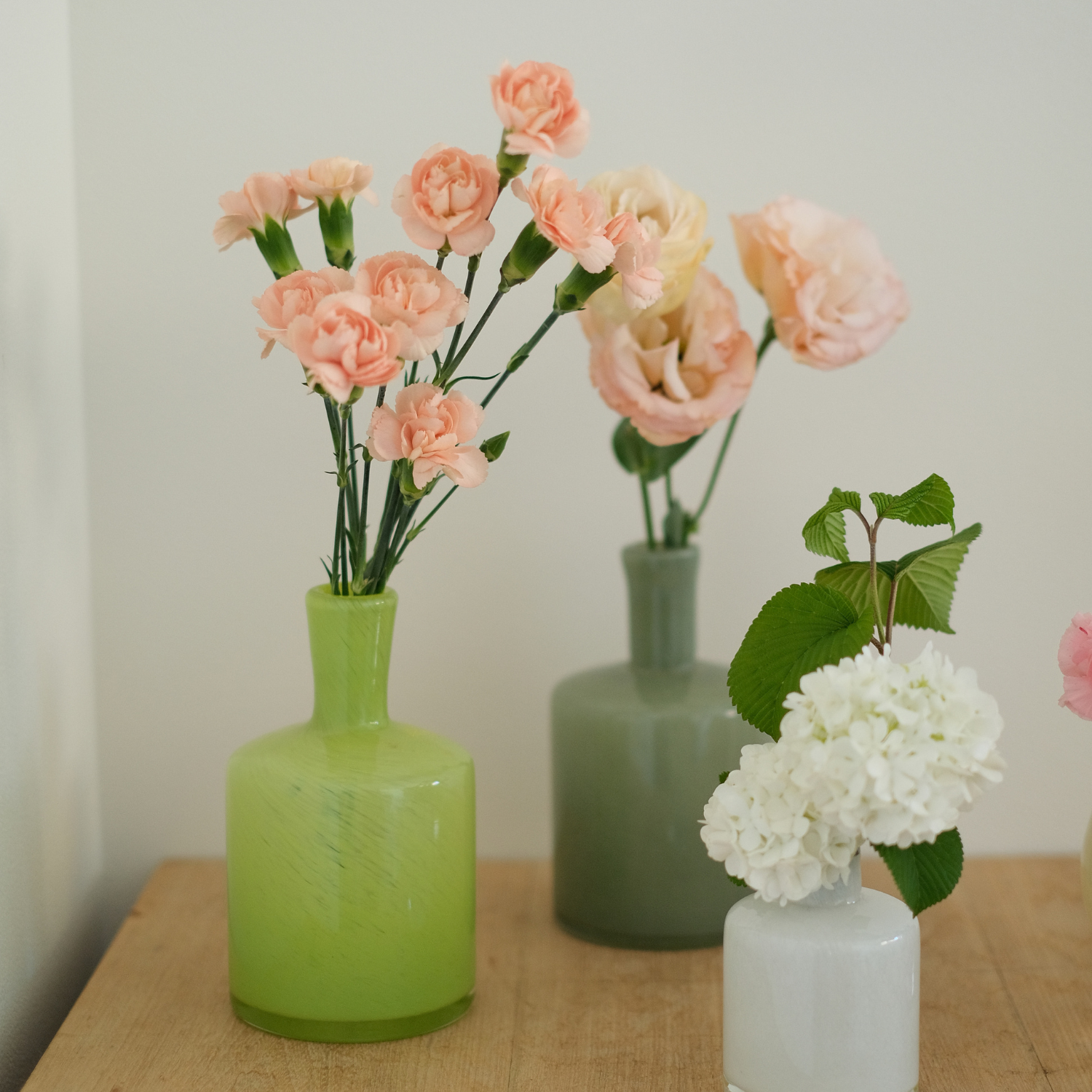 グリーンのおしゃれなガラス花瓶 かわいい 通販 一輪挿し ミルキー