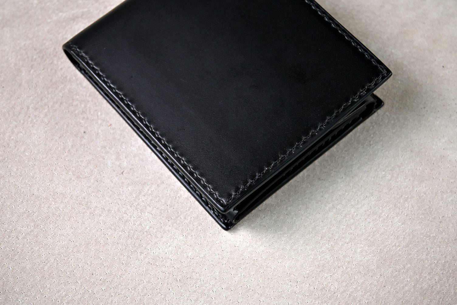 2265｜革を選んで仕立てる、手縫いの二つ折り財布｜カラーオーダー対応