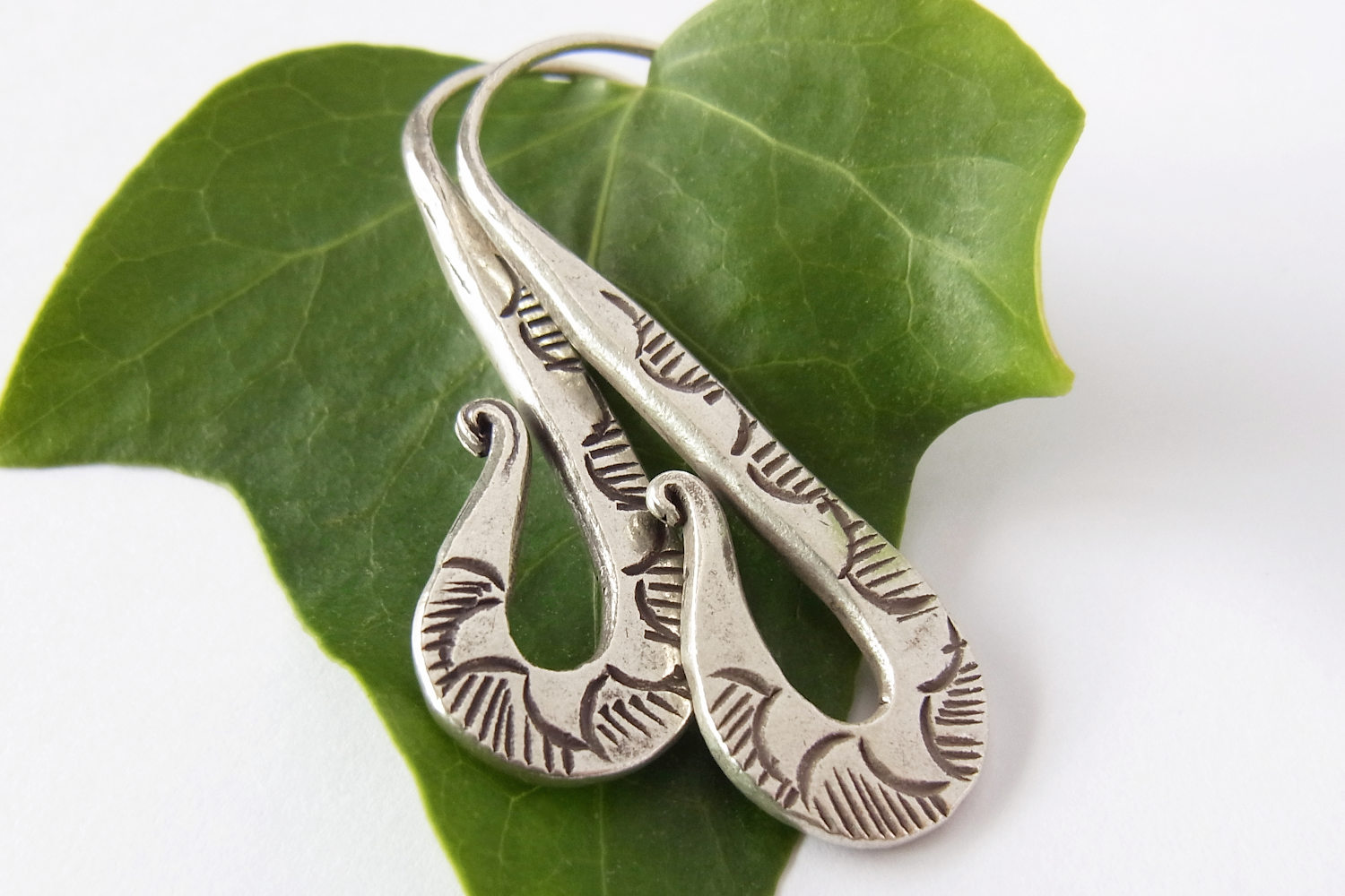 PANDAN TREE】カレン族シルバーピアスNo.A-KPI-426|幾何学模様が施され