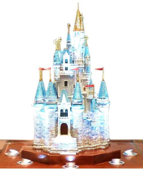 スワロフスキーでできたシンデレラ城お値段なんと。。。500万円！です