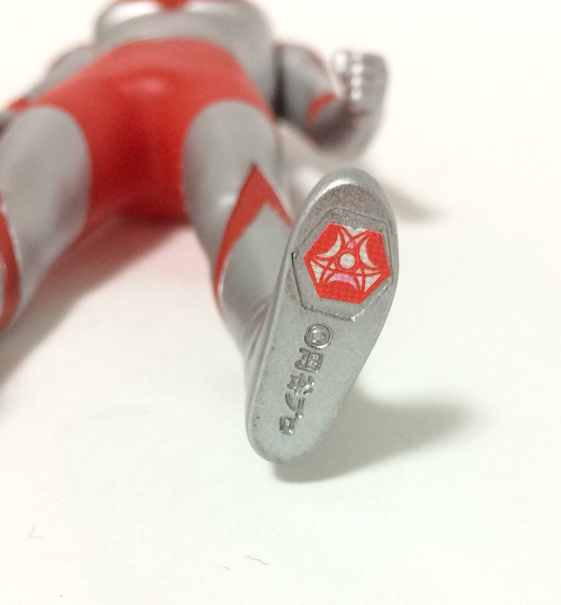 初期の500シリーズではライブサインの色がウルトラマンは赤、怪獣は