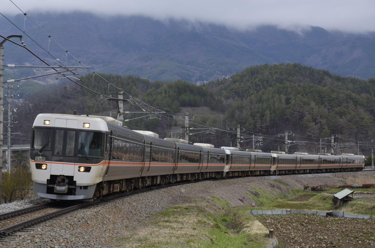 しなの12号は383系の4+2+4両の10両でした。 原則付属編成同士の場合は