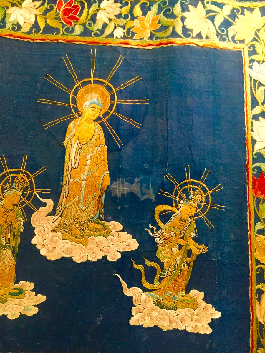 阿弥陀経 極楽浄土より死者を迎えにきた阿弥陀如来（中央）観音菩薩