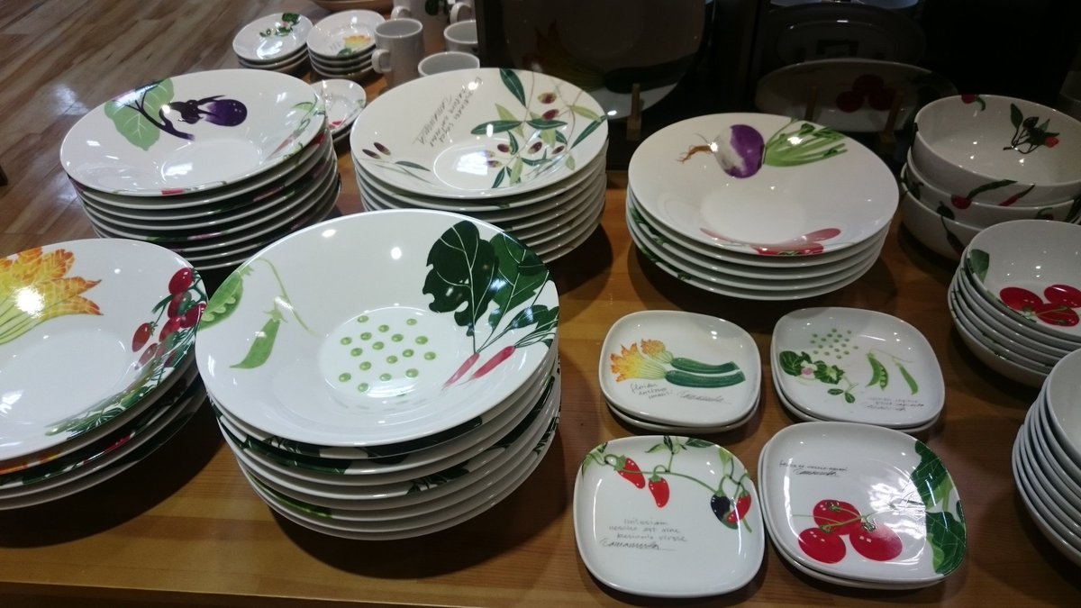 東京ソラマチ店では、玉村豊男さんのワイナリー「ヴィラデスト」の食器