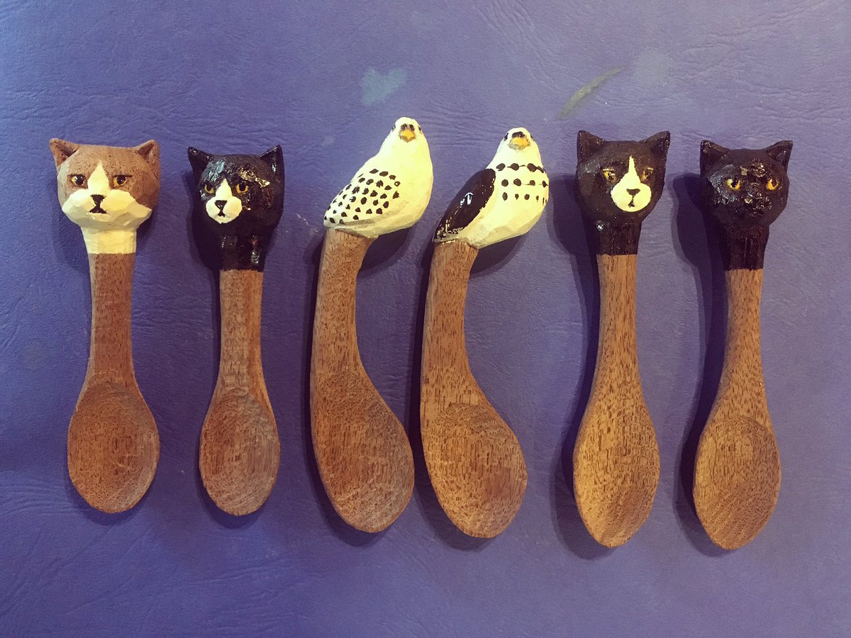 ネコとトリの木彫りベビースプーン。木はウォールナット。