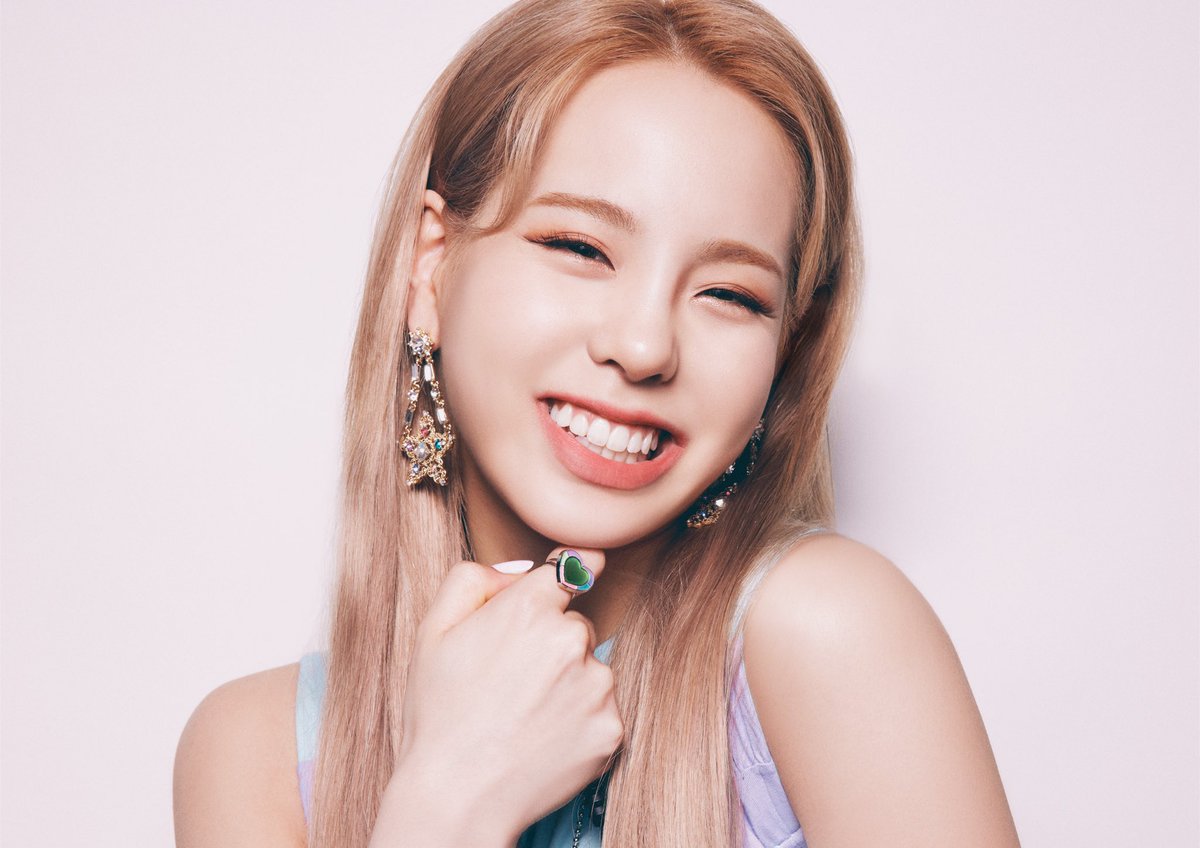 NiziU 2nd Single 『Take a picture／Poppin' Shakin'』 2021.4.7