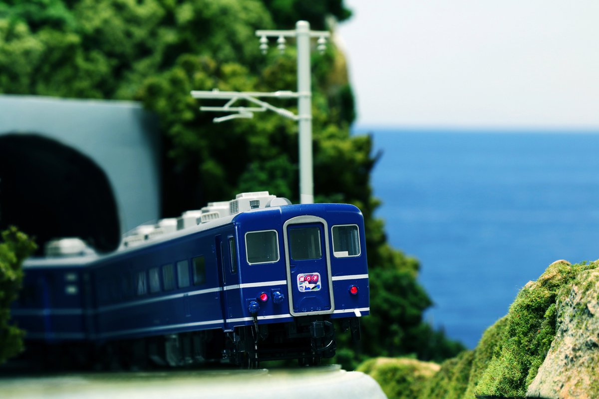 特急形客車】 14系座席車は波動輸送用として登場した特急形客車です