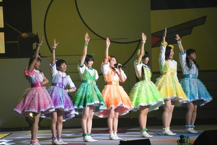 最近、奇抜でトレンディな衣装の私立恵比寿中学さんも大変良いのですが