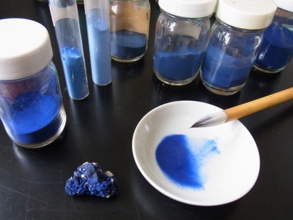 日本画豆知識】美しい青色の絵具「群青」は最も希少で高価な岩絵具の一