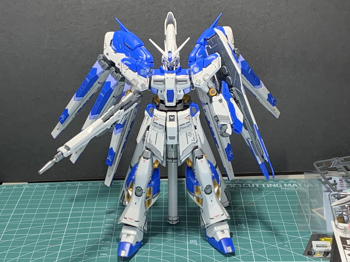 RG Hi-νガンダムのスミ入れ及びシール貼り終了｡ホイルシール部分は一部