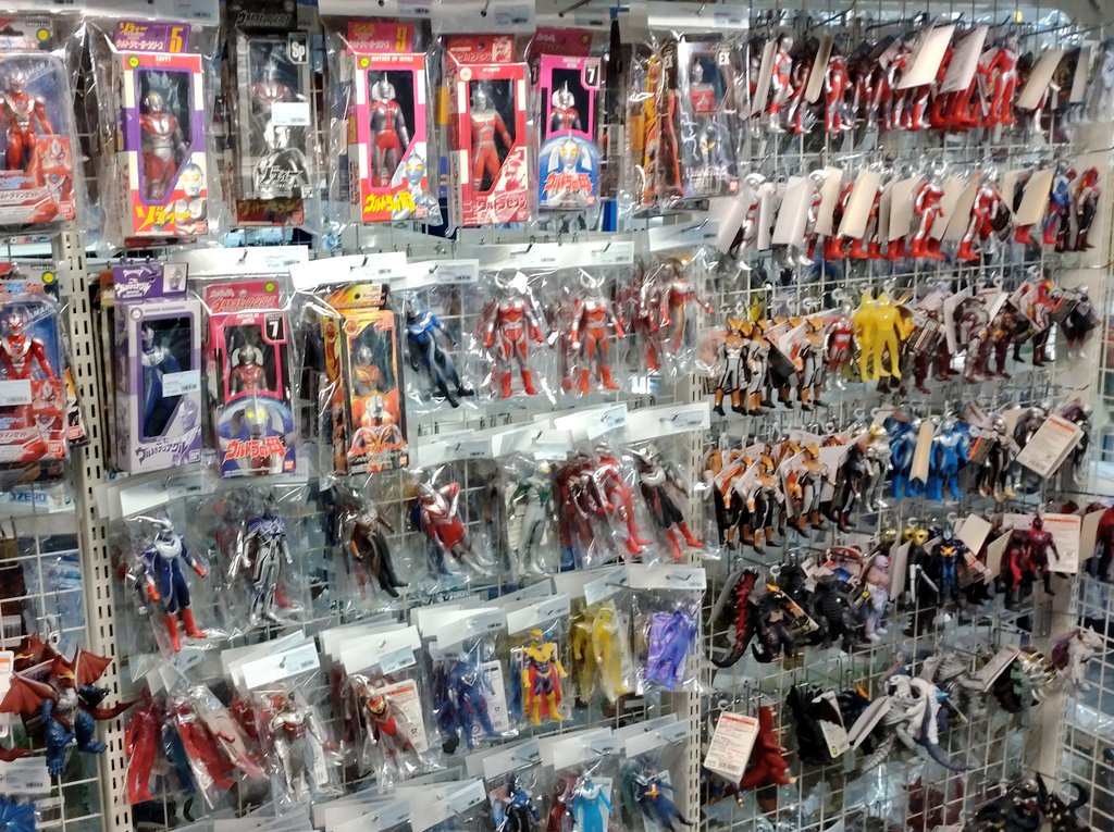 ウルトラマン、ウルトラ怪獣ソフビを大量展開中！ お探しの方は新館2F