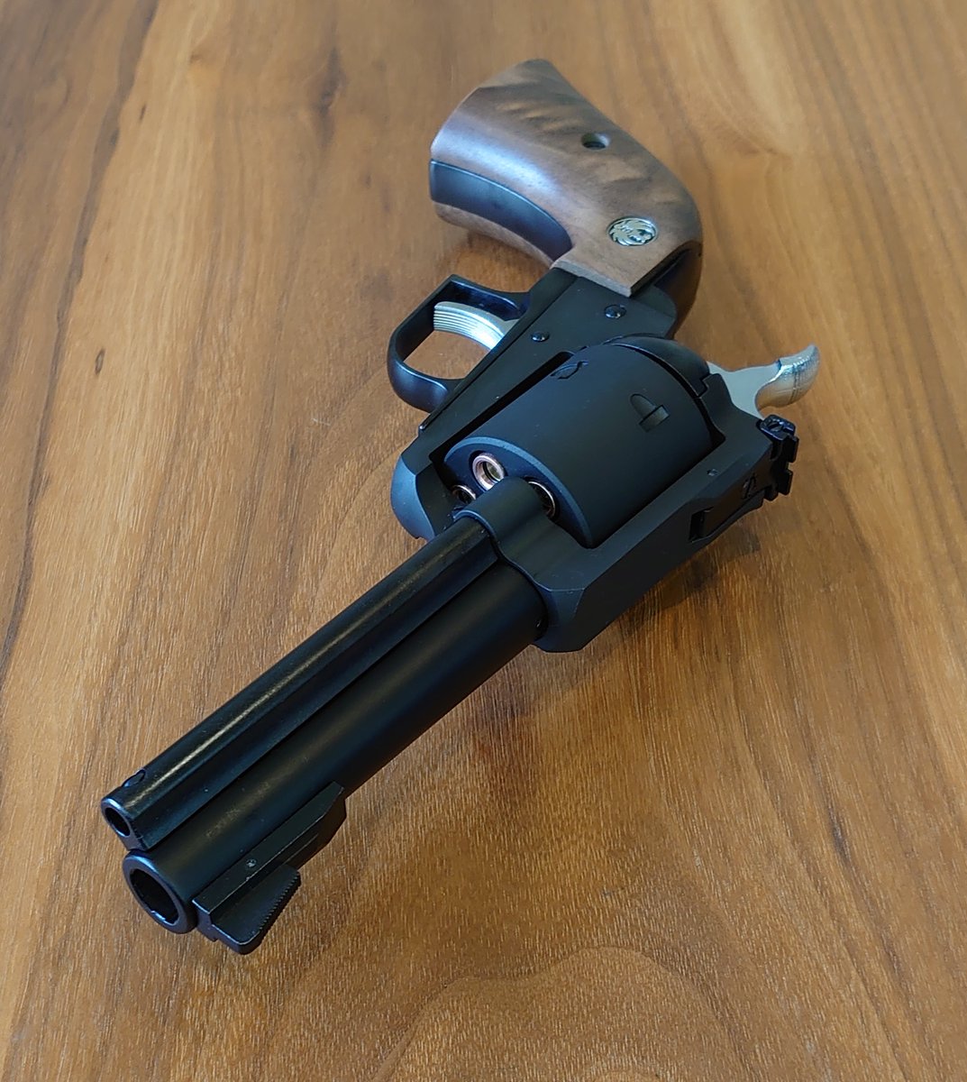 新製品情報＞ スーパーブラックホークに4.62インチバレルが登場