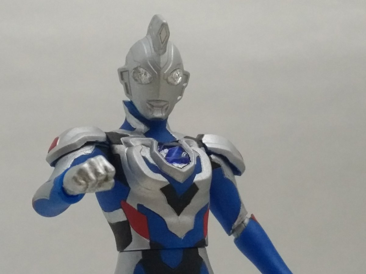 ソフビ可動改造ウルトラマンゼット 今回は目とカラータイマーをクリア