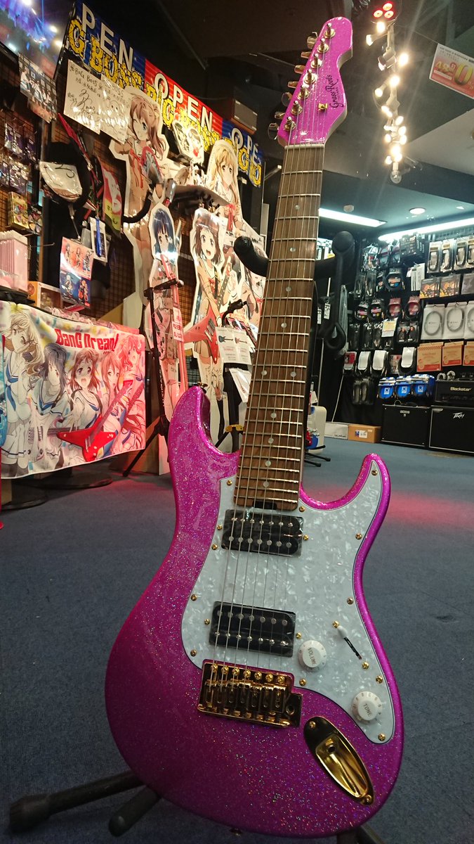 7弦ミニピンクちゃんをお迎えしてきましたー( `•ω•´ )/ 金曜日に発売
