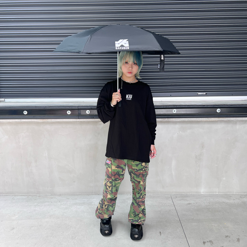 2021年にご好評いただいた京都大作戦KiUコラボ万能傘が、デザインを