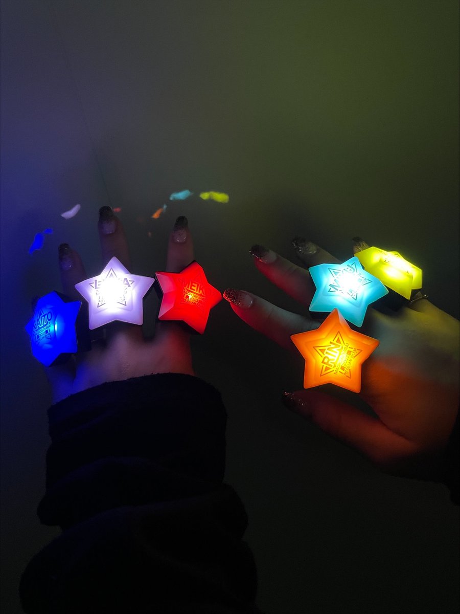 星形のリングライトはランダム商品となっております！推し色を集めて