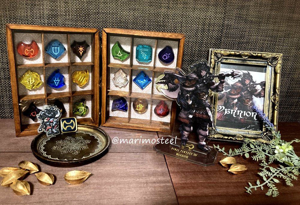 ジョブアクリルマグネットが揃ったので飾りました！ 戦士推しの机 #FF14