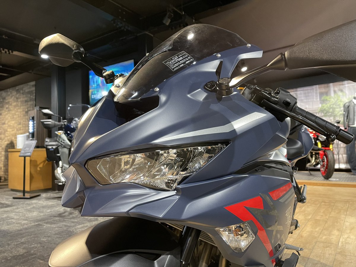 Ninja ZX-25R SEのNEWカラー メタリックマットトワイライトブルー
