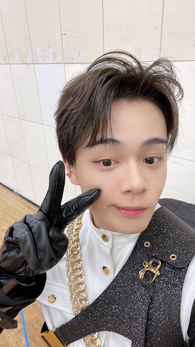 鶴房汐恩] 31日と1日の狭間を経験しました。 お疲れ様でした