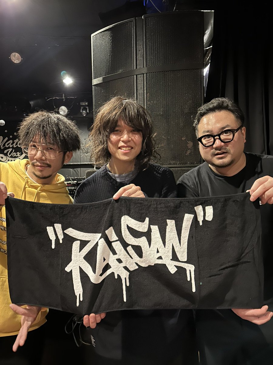 礼賛フーディー (Lサイズ着用) RAISAN Tシャツ (Mサイズ着用) RAISAN