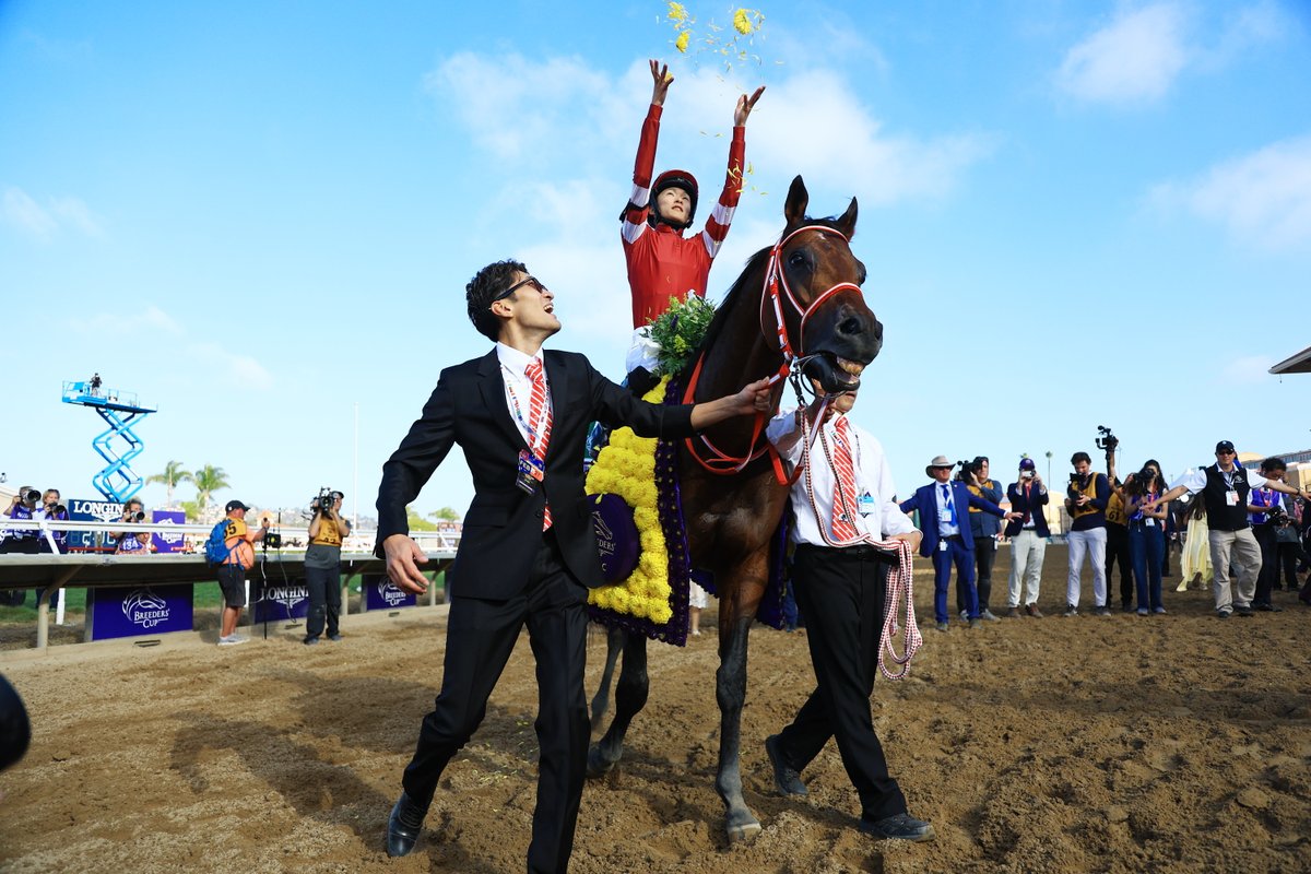 🇯🇵 坂井瑠星騎手も花吹雪でBCクラシック勝利を祝福！ 🇺🇸 花で彩