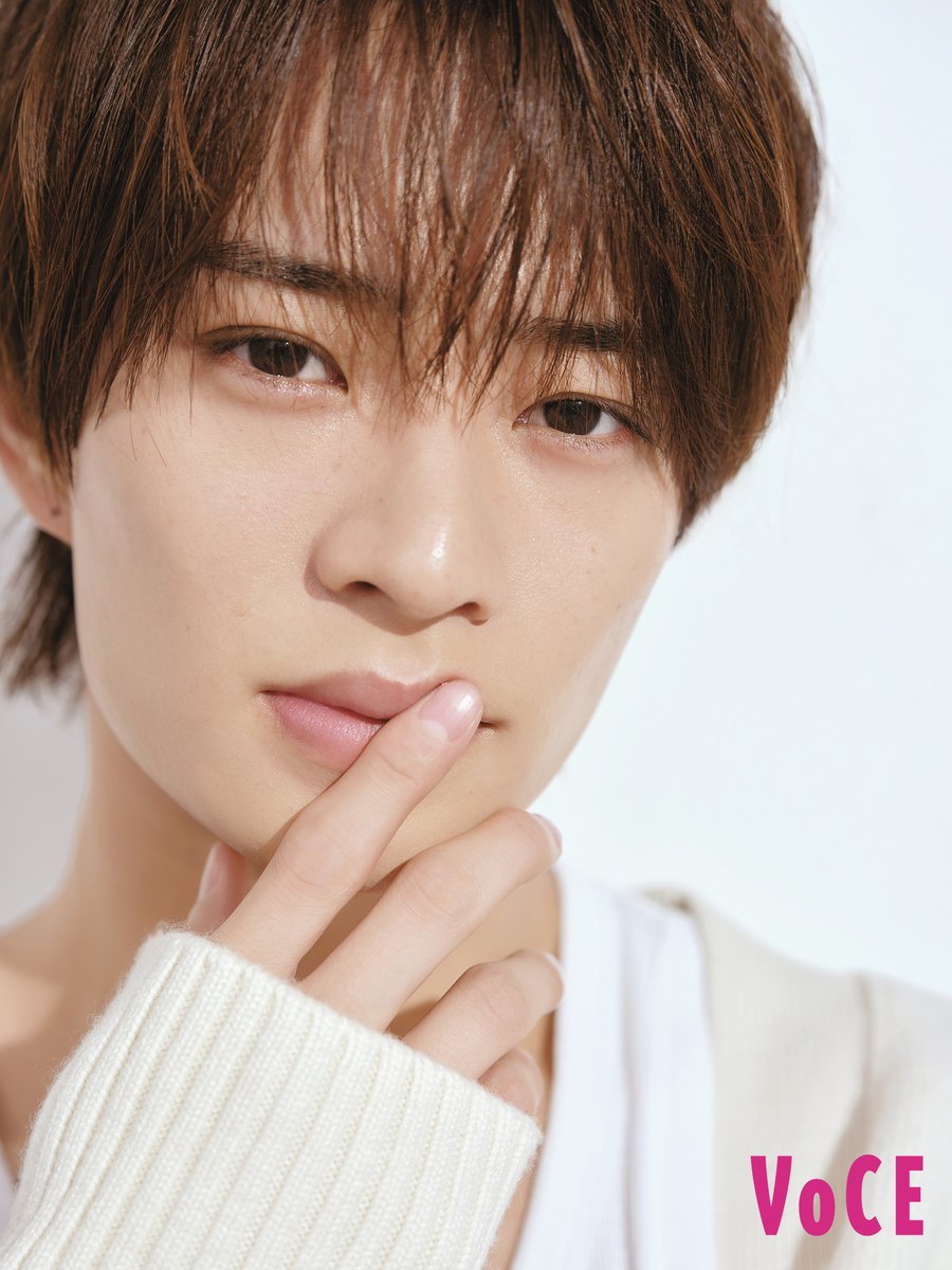 ACEes浮所飛貴 「エース級の美肌でいたい」 『VOCE』特集で 完璧主義な