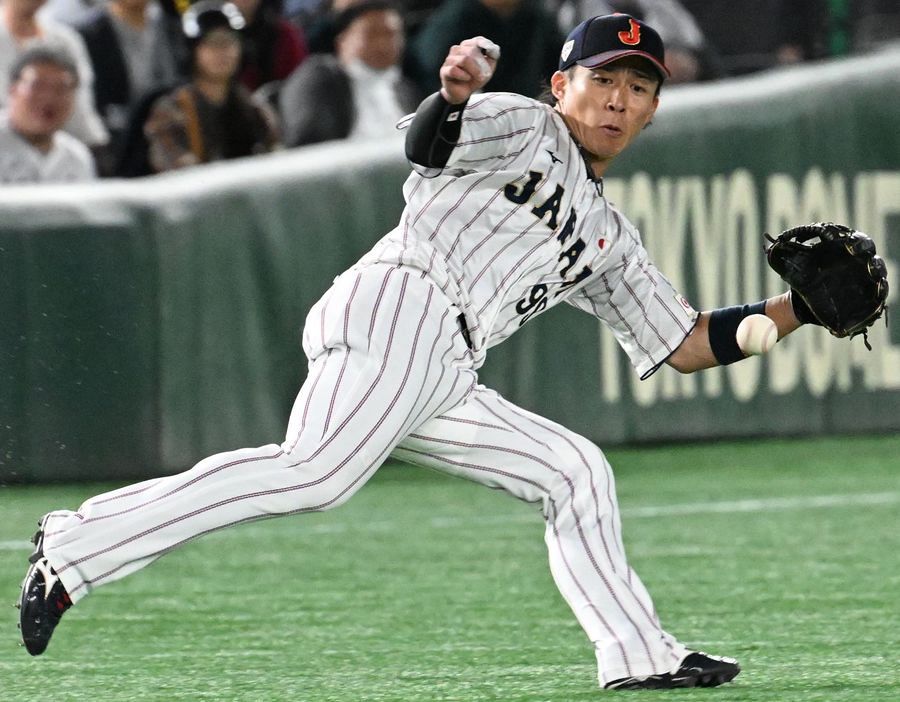 侍ジャパン】 野村勇選手がまずは守備でアピール 三遊間への痛烈な