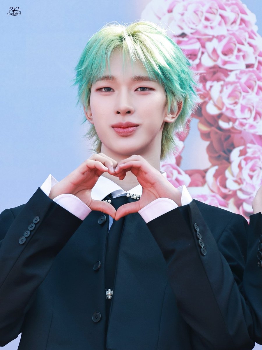 251206 AAA RED CARPET 🎄🎄🎄 #NEXZ #넥스지 #ネクスジ #TOMOYA