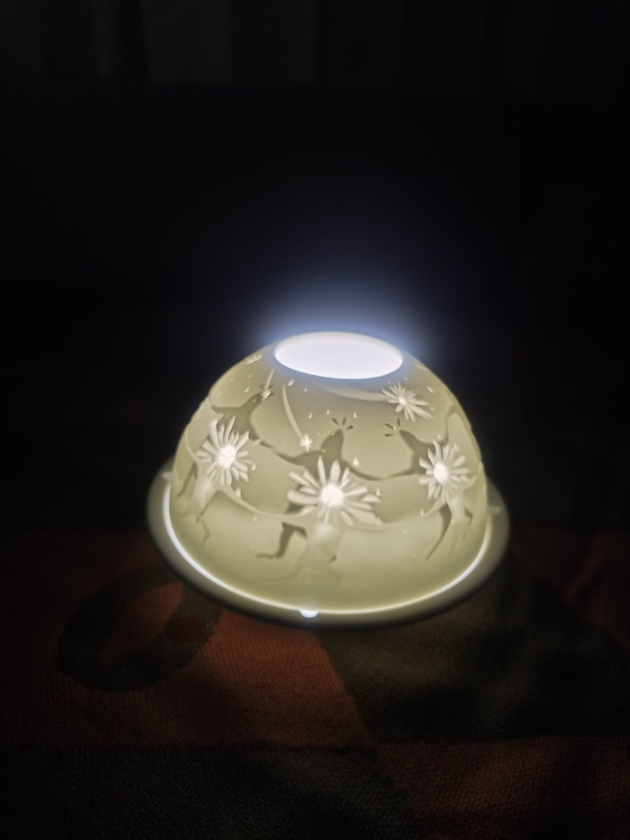 星の子キャンドル買っちゃいました✨ ライトの色の種類は3種類。 どれ